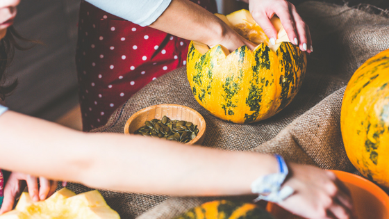 Pour halloween on décore avec les citrouilles et les courges